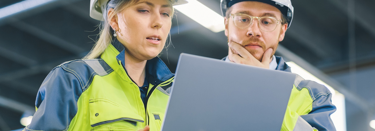 Employés qui suivent la traçabilité des DEEE sur Trackdéchets