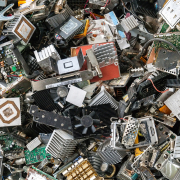 Tas de déchets d'équipement électronique et électrique