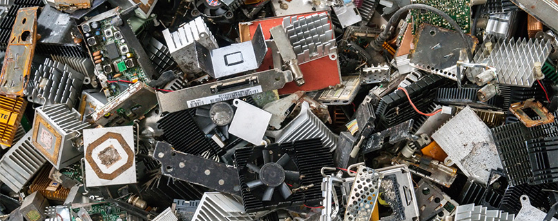 Tas de déchets d'équipement électronique et électrique